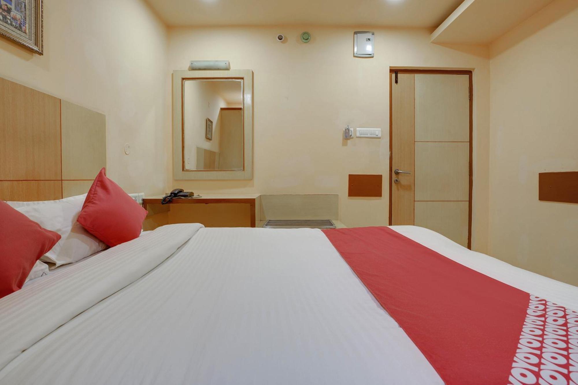 Hotel O Shanta Residency Lodge Sururnagar Buitenkant foto