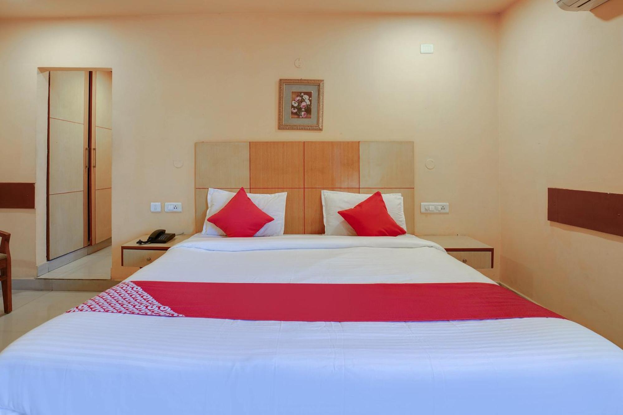 Hotel O Shanta Residency Lodge Sururnagar Buitenkant foto