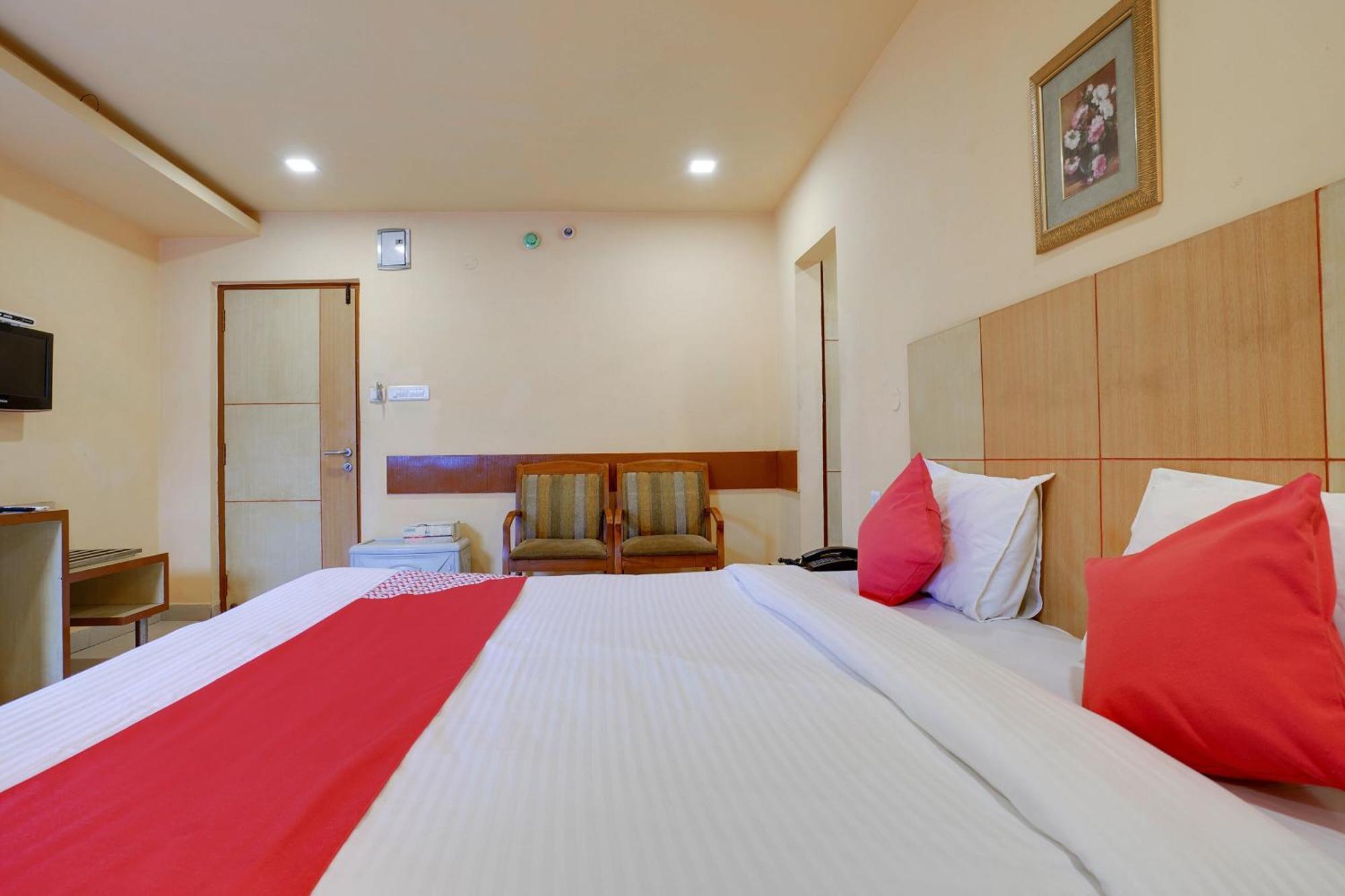Hotel O Shanta Residency Lodge Sururnagar Buitenkant foto