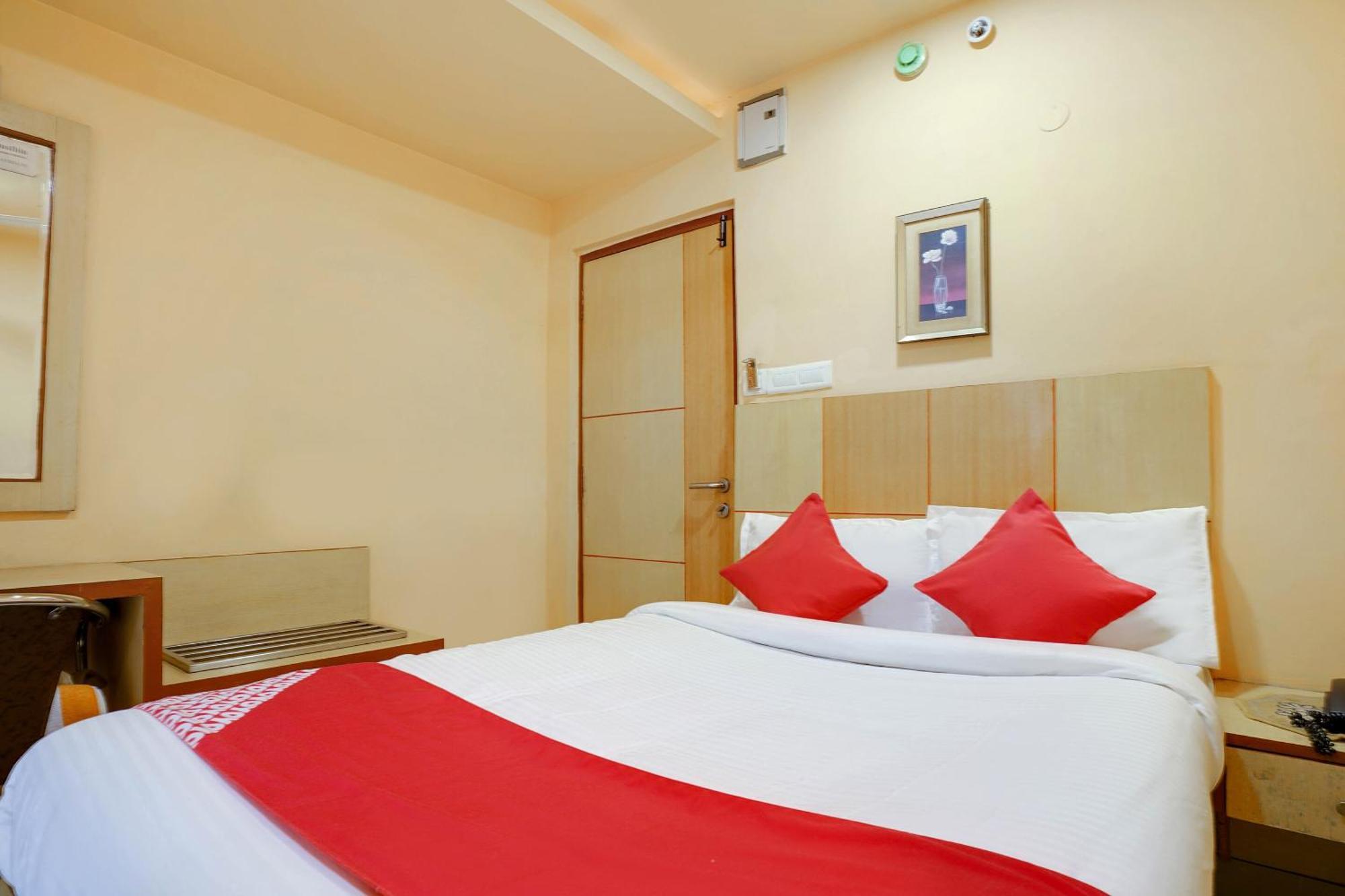 Hotel O Shanta Residency Lodge Sururnagar Buitenkant foto