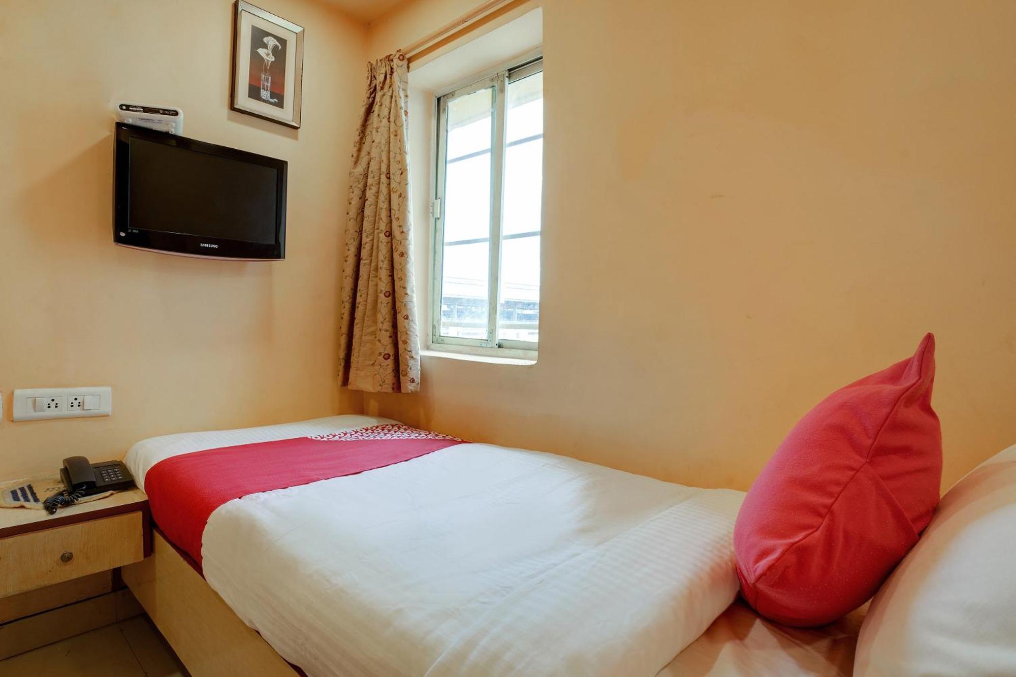 Hotel O Shanta Residency Lodge Sururnagar Buitenkant foto