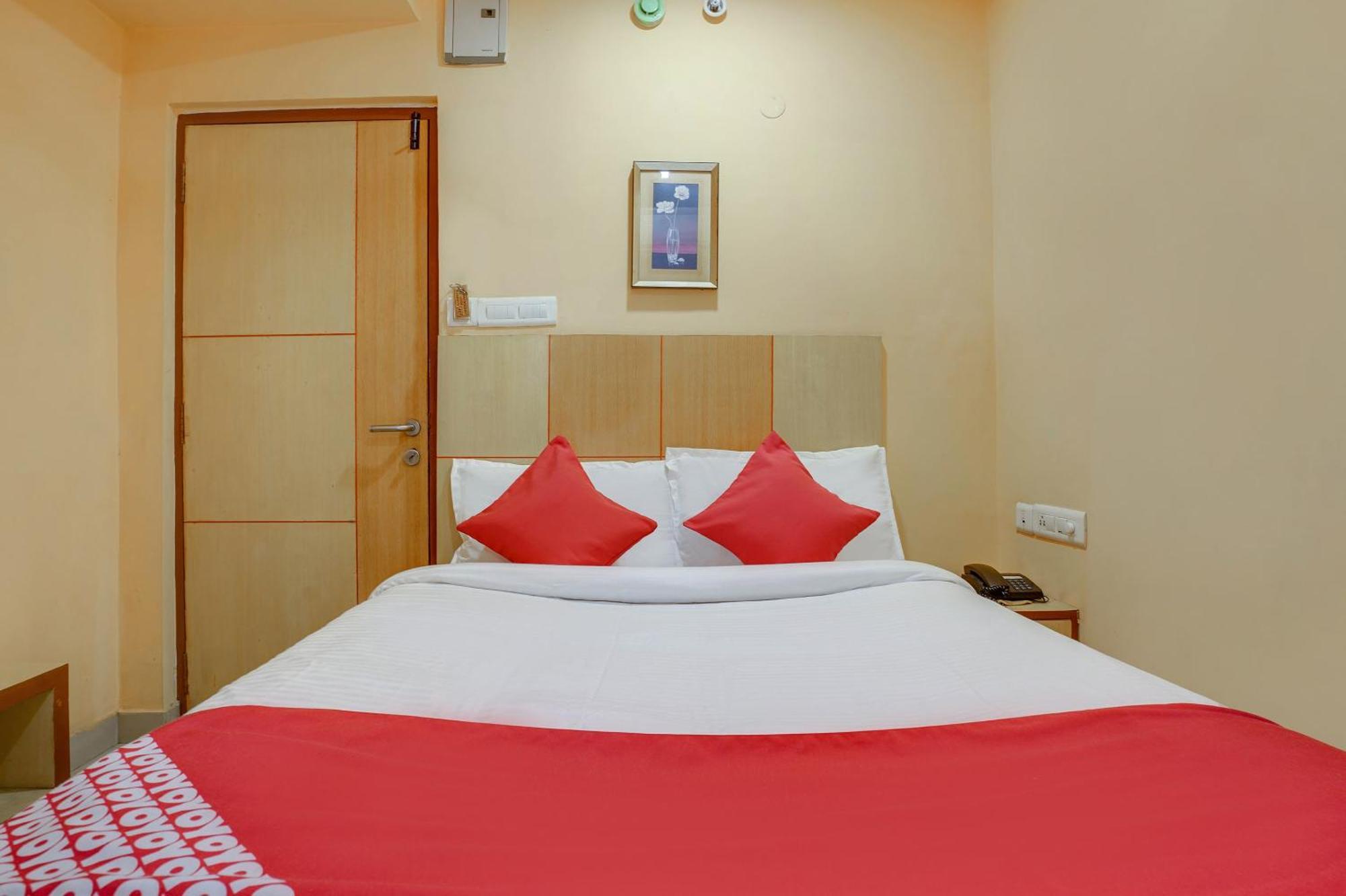 Hotel O Shanta Residency Lodge Sururnagar Buitenkant foto