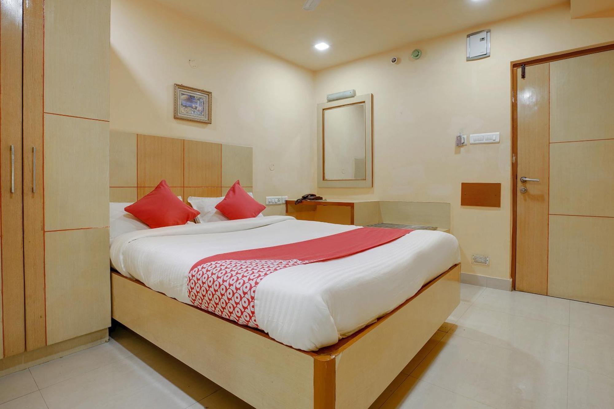 Hotel O Shanta Residency Lodge Sururnagar Buitenkant foto