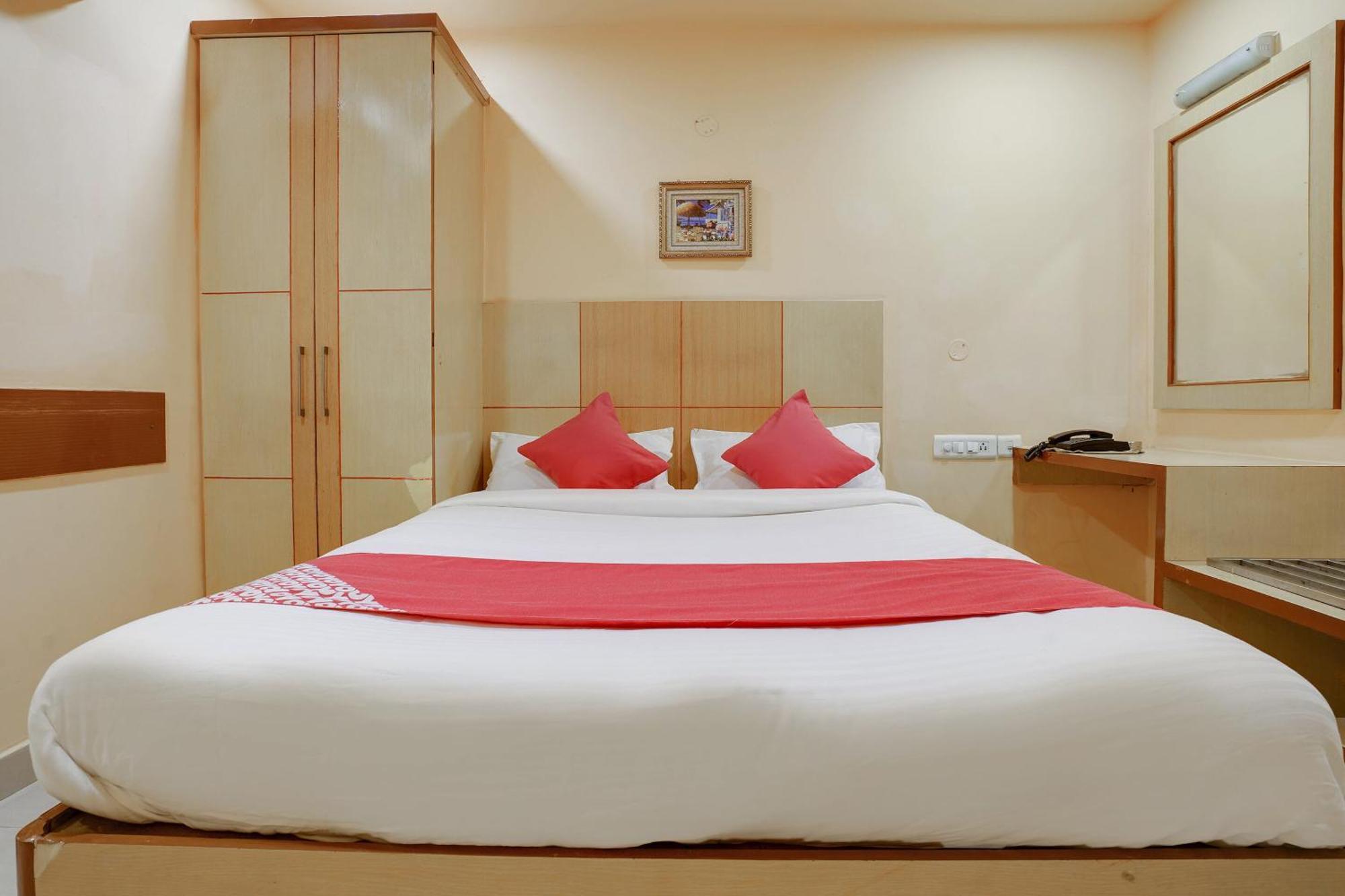 Hotel O Shanta Residency Lodge Sururnagar Buitenkant foto
